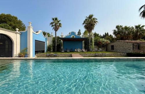 Aix-en-Provence Casa | gorgeous room.marble bathroom.vue.pool.palmgroove