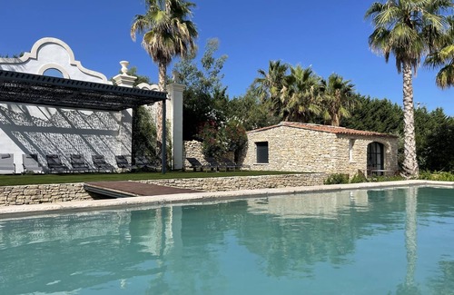 Aix-en-Provence Casa | gorgeous room.marble bathroom.vue.pool.palmgroove