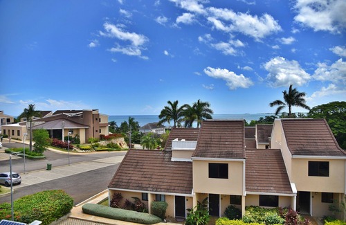 West End Condominio | Gorgeous Seaview Loft