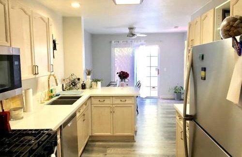 Las Vegas Casa | Gorgeous Serene Gated Newly Remodeled Townhouse