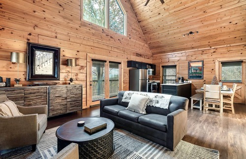 Sevierville Cabina | Gorgeous Smoky Mtn Views w/HOT TUB. Pet Friendly!