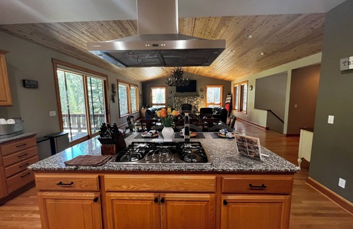 Kings Beach Cabina | Gorgeous, Spacious & Cozy Cabin in Kings Beach