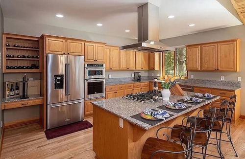 Kings Beach Cabina | Gorgeous, Spacious & Cozy Cabin in Kings Beach