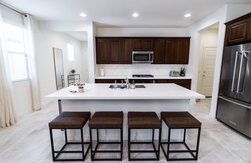 Tolleson Casa | Gorgeous Spacious Home in Avondale 3Br/3Ba