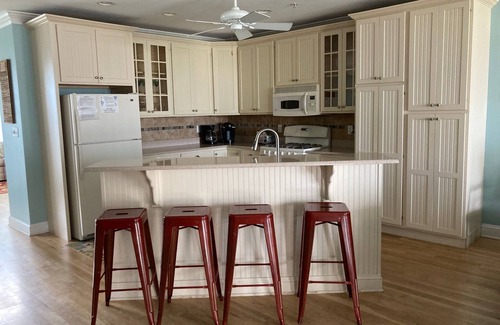 Fenwick Island Casa | ¡Maravilloso! Pasos a la playa, la bahía, la piscina! 2 Master Suites! Vistas de la bahía, hermosa casa!