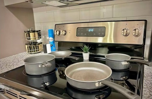 Sherman Apartamento | Gorgeous studio apartment in Sherman with pool, WiFi, gym, washer/dryer,