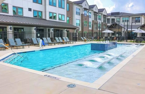 Sherman Apartamento | Gorgeous studio apartment in Sherman with pool, WiFi, gym, washer/dryer,