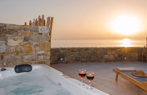 Agios Stefanos Casa | Gorgeous Studio with Jacuzzi in Cycladic Architecture Overlooking the Aegean