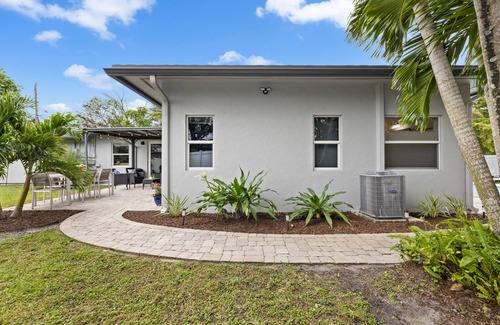 Wilton Manors Apartamento | Gorgeous suite with private pool access and minutes to Wilton Drive!!