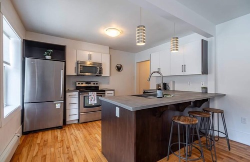 Bedford Apartamento | Gorgeous & Sunny Executive Suite, AC