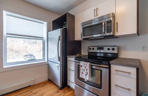 Bedford Apartamento | Gorgeous & Sunny Executive Suite, AC