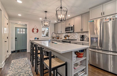 Beulah Casa | Gorgeous Sunsets at Crystal Lake Waterfront Home