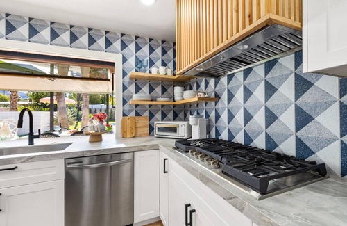 Palm Desert Casa | Gorgeous Two Bedroom, Walk to Shopping and Dining, Pool