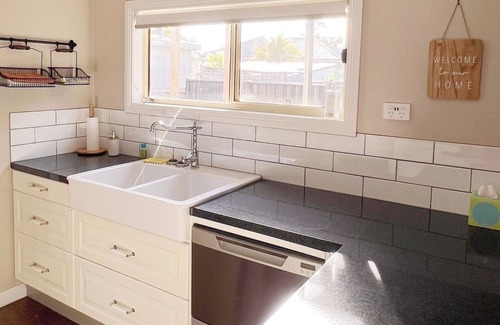 Traralgon Casa | Gorgeous ultra clean 3 Bedroom/2 Bathroom Home Close to popular attractions/CBD