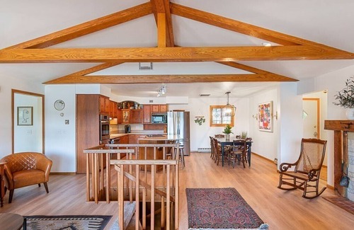 Pine River Cabina | Gorgeous view of Long Lake, Lakefrontcabin hottub fireplace kayaks paddleboards