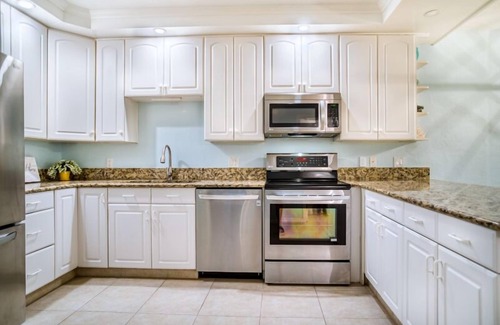 Sanibel Condominio | Gorgeous views from this updated two bedroom two bathroom Gulf Front Condo