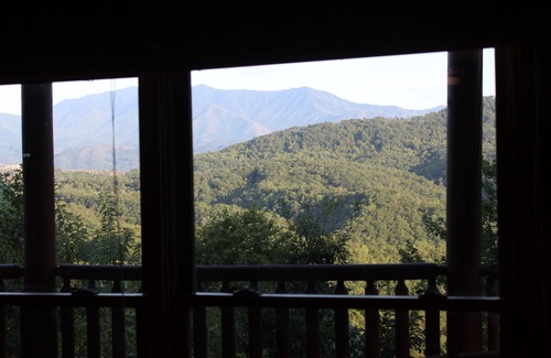 Gatlinburg - Pigeon Forge Cabina | HERMOSAS VISTAS de los SMOKIES ~ Sherwood Forest Gated Resort ~ Wifi ~ DreamBeds ~ Keurig