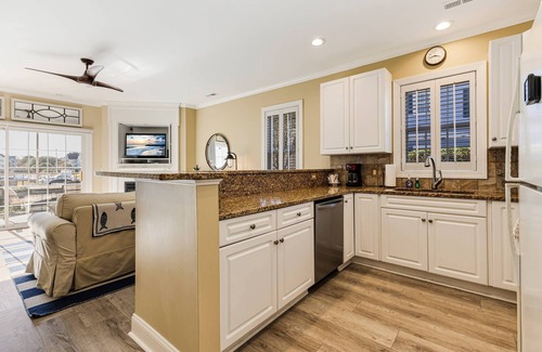 St. James Condominio | Gorgeous Views of the St James Marina from this 1st Floor Dog Friendly Condo