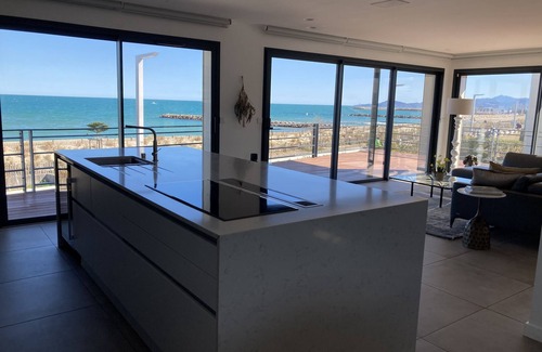 Saint-Cyprien Plage Villa | Gorgeous villa right in front of the beach