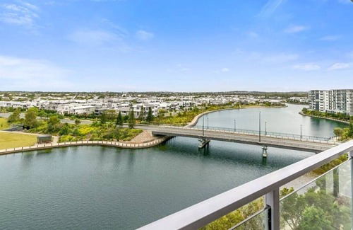 Birtinya Apartamento | Gorgeous Water view 2brm apartment (opp hospital)