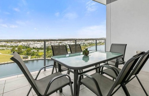 Birtinya Apartamento | Gorgeous Water view 2brm apartment (opp hospital)