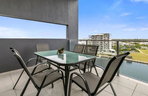 Birtinya Apartamento | Gorgeous Water view 2brm apartment (opp hospital)