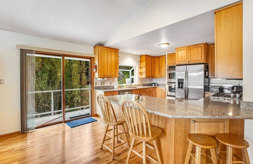 Grapeview Casa | Gorgeous water view townhome with private hot tub, fireplace, firepit & big deck