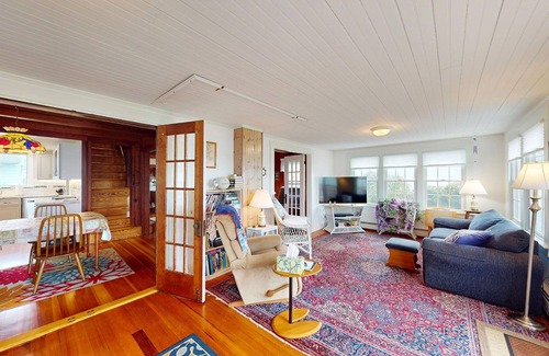 North Kingstown Casa | Gorgeous Waterfront Home in the Heart of North Kingstown