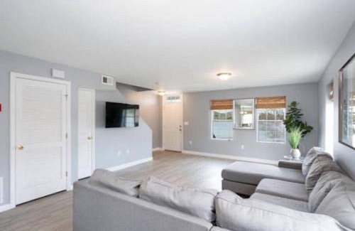 Fair Haven Apartamento | Gorgeous Waterfront 2:1 - 2 houses in 1 building.