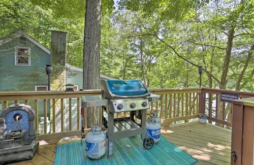 Greentown Casa | Gorgeous Waterfront, Private Dock,Kayaks,SUP's,Grill, FireTable, 3 Tier Deck