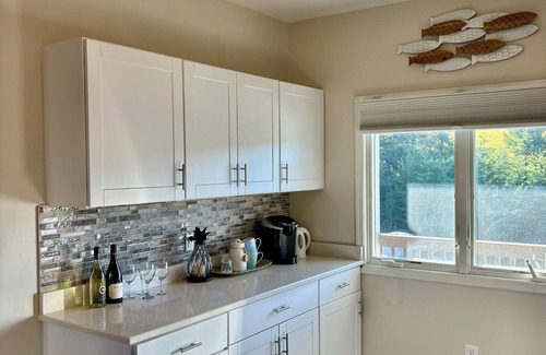 Huddleston Condominio | Gorgeous waterfront 2 bed 2 bath condo full amenities Mariners Landing resort