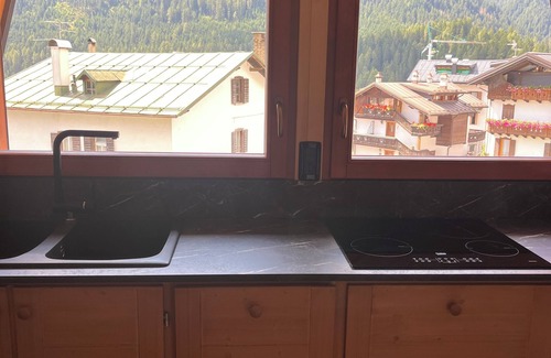 Auronzo di Cadore Apartamento | Gorgeous wooden attic room with wonderful view of Lake Auronzo