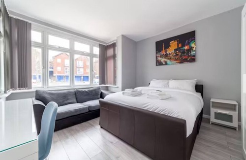 Selhurst Casa | Gorgeously decorated 4BR Maisonette, South Norwood