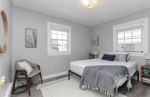 Northeast Virginia Beach Casa | GORGEOUSLY RENOVATED APT STEPS AWAY FROM THE BEACH