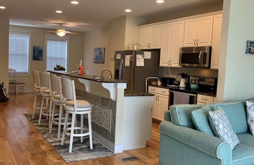Midtown Ocean City Casa | GorgeousTownhouse con hermosas vistas de la bahía, 1 cuadra del océano, WiFi gratuito