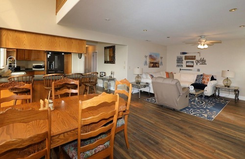 Clearlake Casa | Gorguous and spacious home with panoramic views in Clearlake.