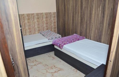 Kolkata Casa | Goroomgo Dev Guest House Howrah, Kolkata