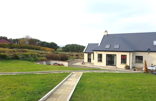 Doolin Cabaña | 'Gorsehill' brillante y espacioso con impresionantes vistas panorámicas de la costa
