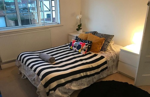 Hillingdon Apartamento | Goshawk Gardens