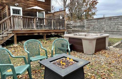 Goshen Casa | Goshen House: hot tub, fenced yard, by downtown