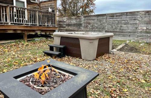 Goshen Casa | Goshen House: hot tub, fenced yard, by downtown