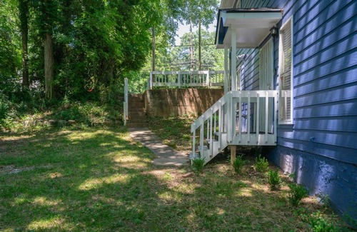 East Point Apartamento | Got My Peaches Out Georgia Manor Near Downtown by Lokal Stays