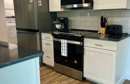 Geneva-on-the-Lake Casa | GOTL - Hot Tub - Wine Tours - Sunset Vacation Rentals