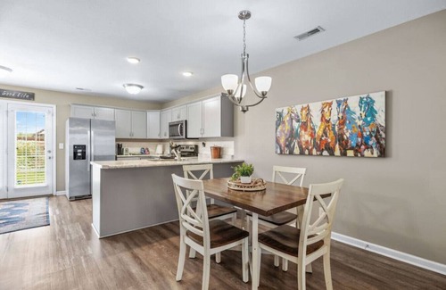 Clarksville Apartamento | Governor's Getaway| Cozy 2 BR Near DT & Hospital