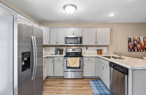 Clarksville Apartamento | Governor's Getaway| Cozy 2 BR Near DT & Hospital