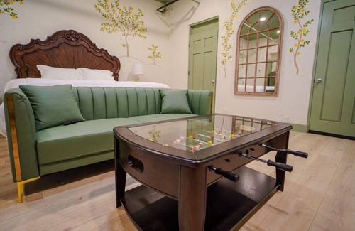Biloxi Hotel | Government St. Balcony Suite 209