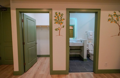 Biloxi Hotel | Government St. Balcony Suite 209