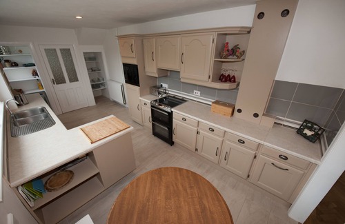 Crynant Casa | Gower Rhossili 6 dormitorios para 12 personas, casa de vacaciones con gran jardín.