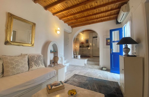 Agios Ioannis Apartamento | Escape to a beautifully decorated private apartment 150 meters from the sea.