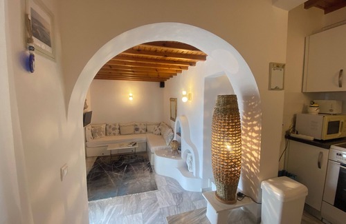 Agios Ioannis Apartamento | Escape to a beautifully decorated private apartment 150 meters from the sea.